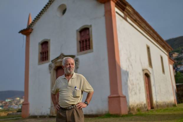 Guia em Ouro Preto há 50 anos, Nelson Marcos da Silva diz descobrir novas histórias a cada caminhada pela cidade